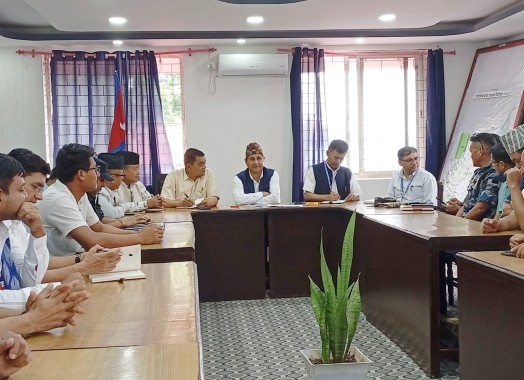 मिति २०८३-५-१० गते प्रमुख जिल्ला अधिकारी श्री बासुदेव दाहालको अध्यक्षतामा जिल्ला विपद् जोखिम न्यूनीकरण तथा व्यवस्थापन समितिको बैठक बसेको ।