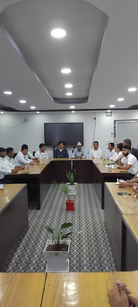 आज मिति २०८२ भाद्र १८ गते जिल्ला प्रशासन कार्यालय, पाँचथरका निमित्त प्रमुख जिल्ला अधिकारी श्री मोहन प्रसाद निरौलाको अध्यक्षतामा निजामती सेवा दिवस – २०८२ मनाउने सम्बन्धमा यस जिल्लाका सरकारी निकायका प्रमुखहरु र सरोकारवाला निकायहरुसंग उपस्थितिमा भएको बैठकको